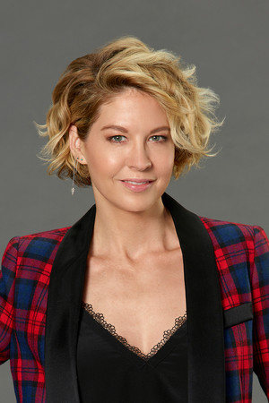 Jenna Elfman portrait