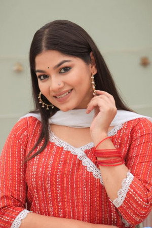 Parsa Evana portrait