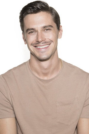 Antoni Porowski portrait