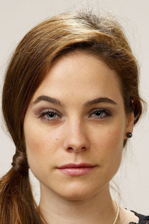 Caroline Dhavernas portrait