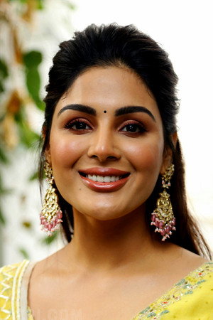Samyuktha portrait