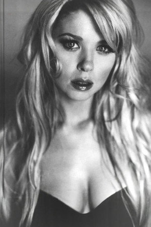 Tara Reid portrait